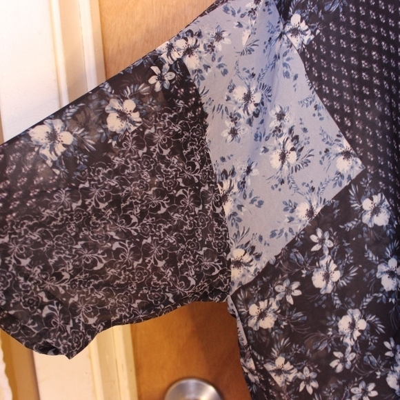 FRENCH Connection Floral Patchwork Sheered Blouse with Tied Front Hem - Picture 4 of 9